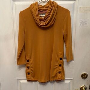 Cupio 3/4 sleeve top with cowl neck.